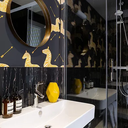 Zebra Naviglio בית הארחה 4*